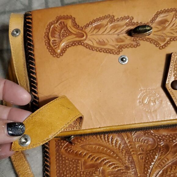 Vintage Hand tooled leather shoulder bag, 6x9 Reversable Amazing Details - Picture 10 of 16